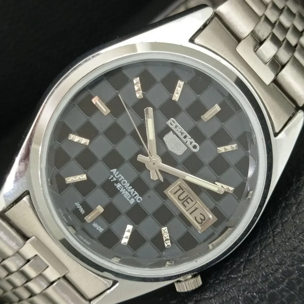 Vintage 1977 Seiko Automatic Mens Silver Watch W/daydate & Gold accents